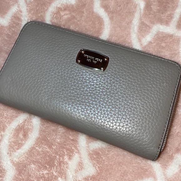 Michael Kors Gray Wallet - Picture 1 of 7